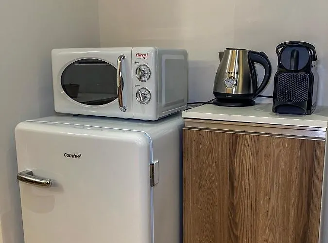 Il Giardino Dei Portici - Piano Terra In Centro Storico - Ground Floor - Free Public Parking - Air Conditioning - Wifi * 메디시나